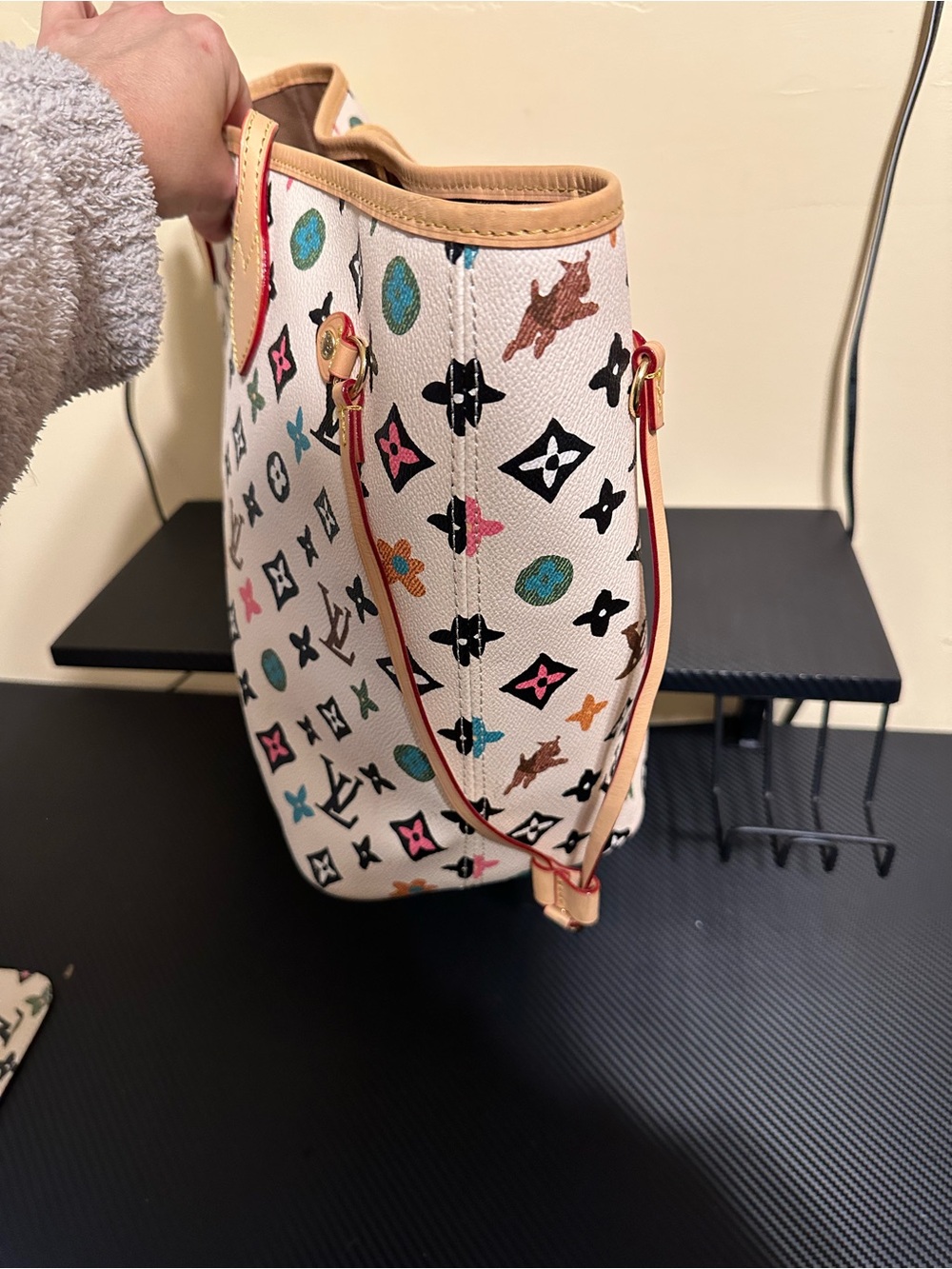 White color full tote - Picture 6 of 13